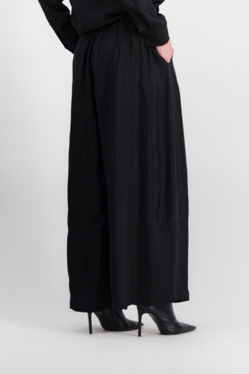 Jil Sander - Extra wide leg pants in fluid washed viscose with drawstring wide belt