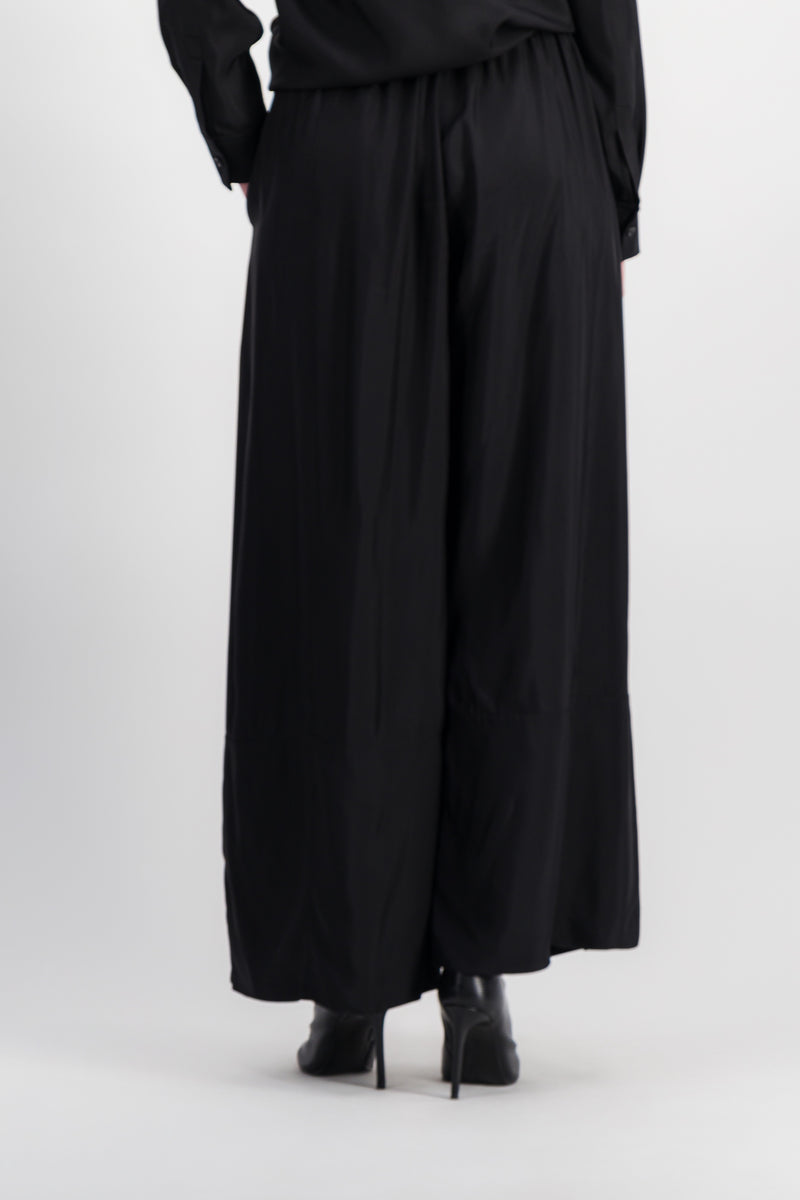 Jil Sander - Extra wide leg pants in fluid washed viscose with drawstring wide belt